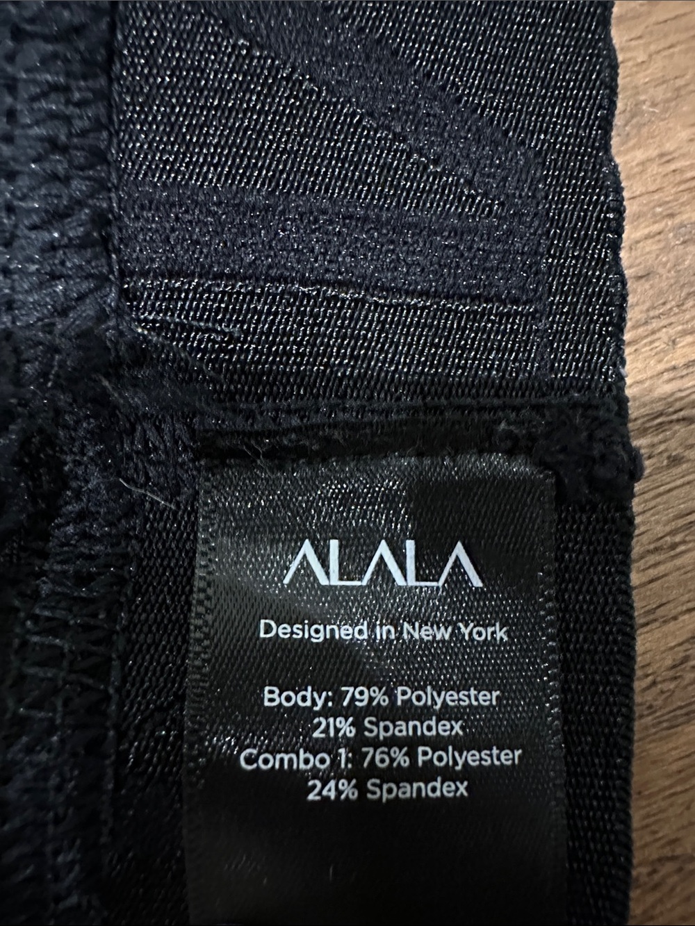 Alala Crossback Perforated Cross Back Sports Bra Size M - Picture 7 of 8